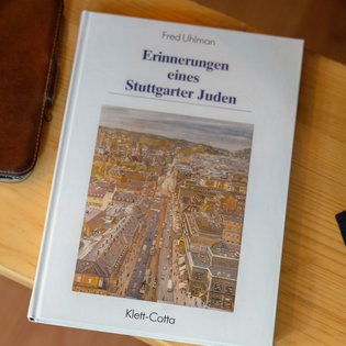 Foto eines Buches mit dem Titel: Erinnerungen eines Stuttgarter Juden